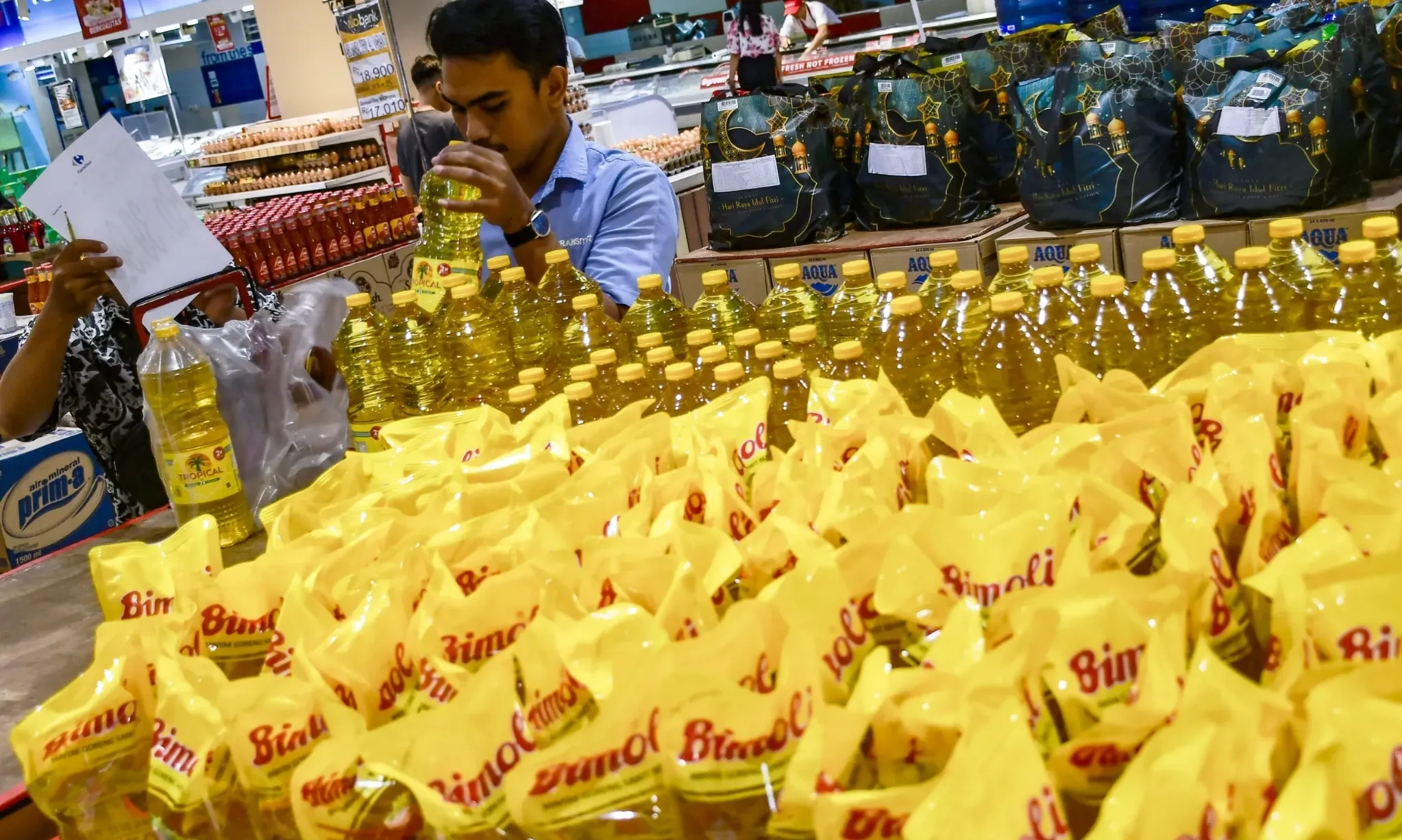 <p id="isPasted">Ritel Lebih Teriak Daripada Produsen Soal Utang Rafaksi Migor, Kenapa?</p>