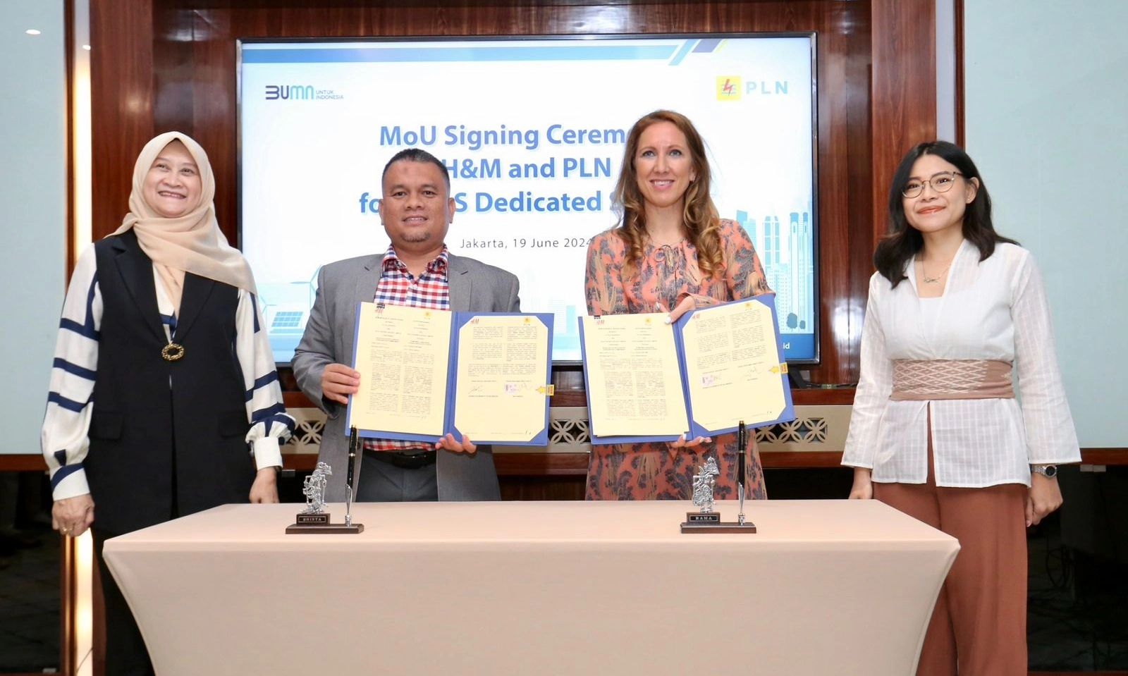 <p id="isPasted">PLN Bakal Pasok Energi Hijau Ke H&amp;M</p>