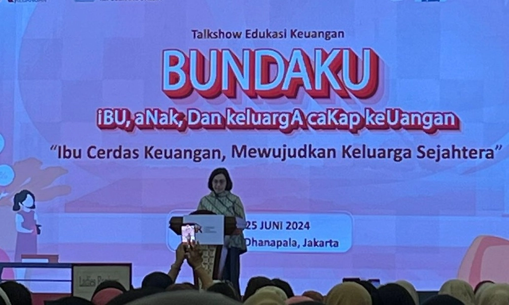 <p>Sri Mulyani Curhat Setiap Hari Dapat SMS Penawaran Pinjol</p>