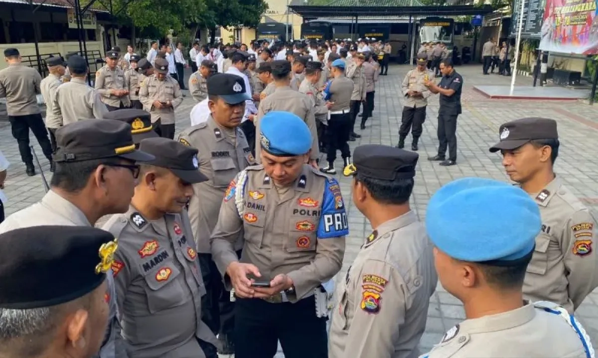 <p>Cegah Judi<em>&nbsp;Online</em> Pada Aparat, Ponsel Polisi Akan Rutin Diperiksa</p>