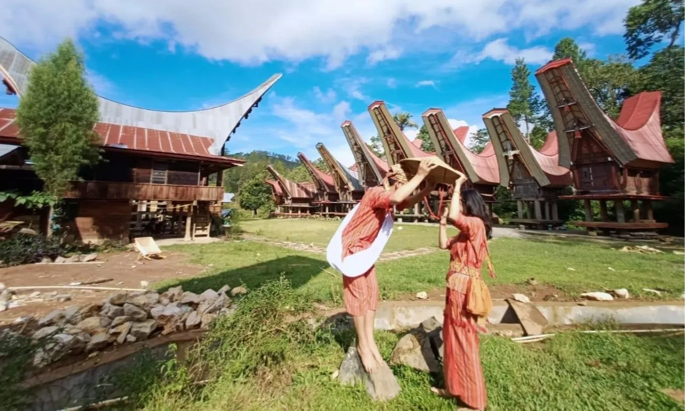 <p>Desa Wisata Landorundun, Pesona Tersembunyi Di Toraja Utara</p>
