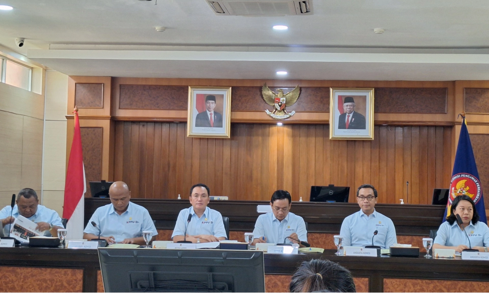 <p id="isPasted">Sengkarut Tiket Pesawat Mahal Dan Solusi Dari KPPU</p>