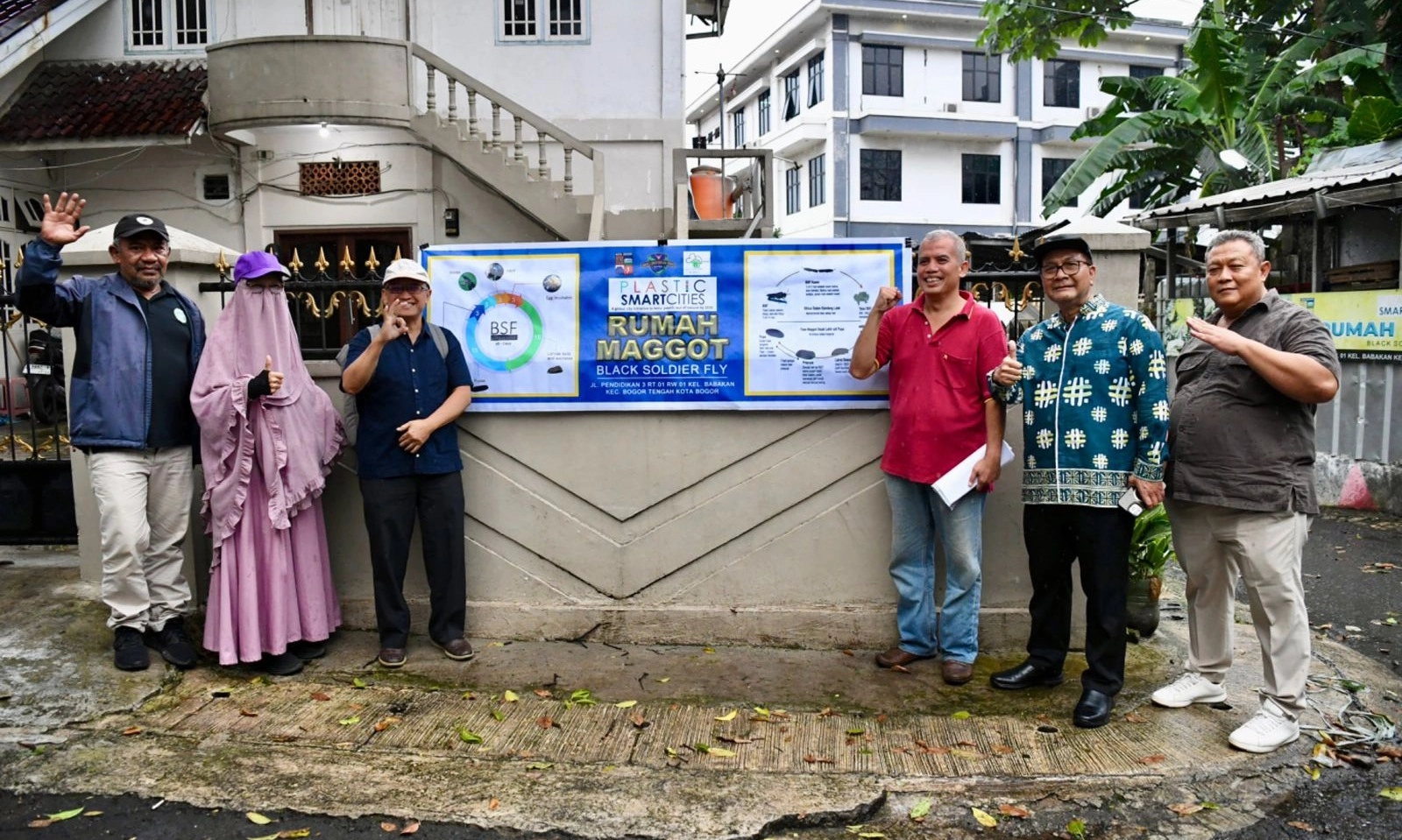 <p id="isPasted">KemenkopUKM - WWF Dorong Bank Sampah Berbadan Hukum Koperasi</p>