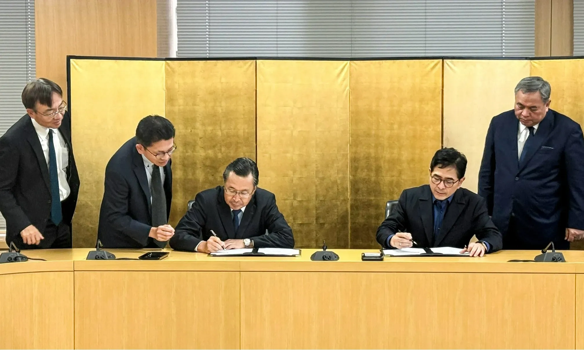 <p>Kadin-JETRO Teken Kerja Sama Perkuat Ekspor Dan Akses Pasar UMKM</p>