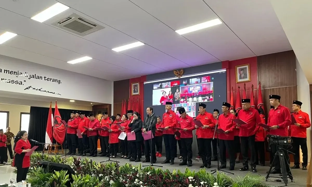 <p>Ganjar Dan Ahok Dilantik Jadi Ketua DPP PDIP</p>