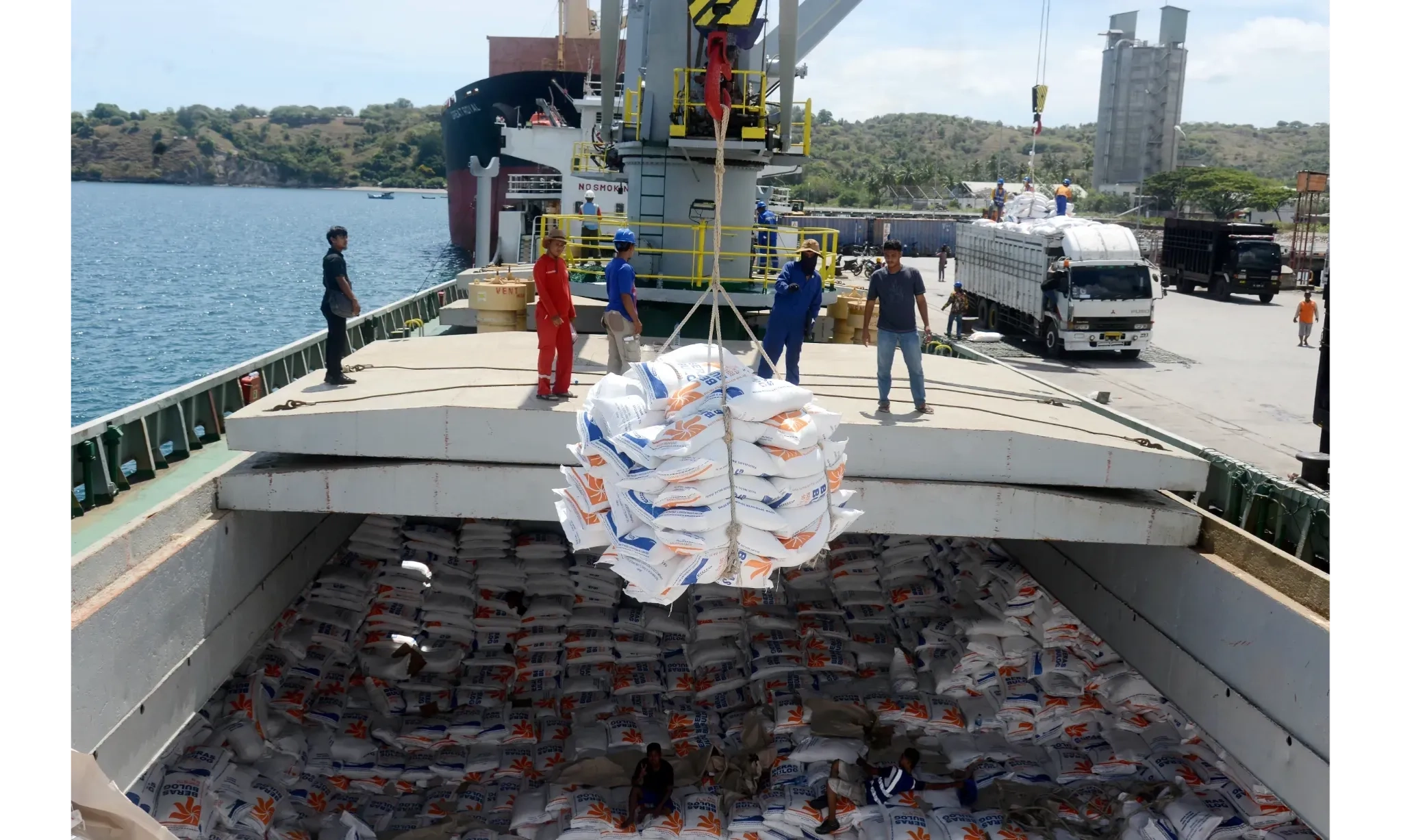 <p id="isPasted">Dilaporkan ke KPK Karena <em>Mark Up</em> Beras Impor, Bapanas Buka Suara</p>