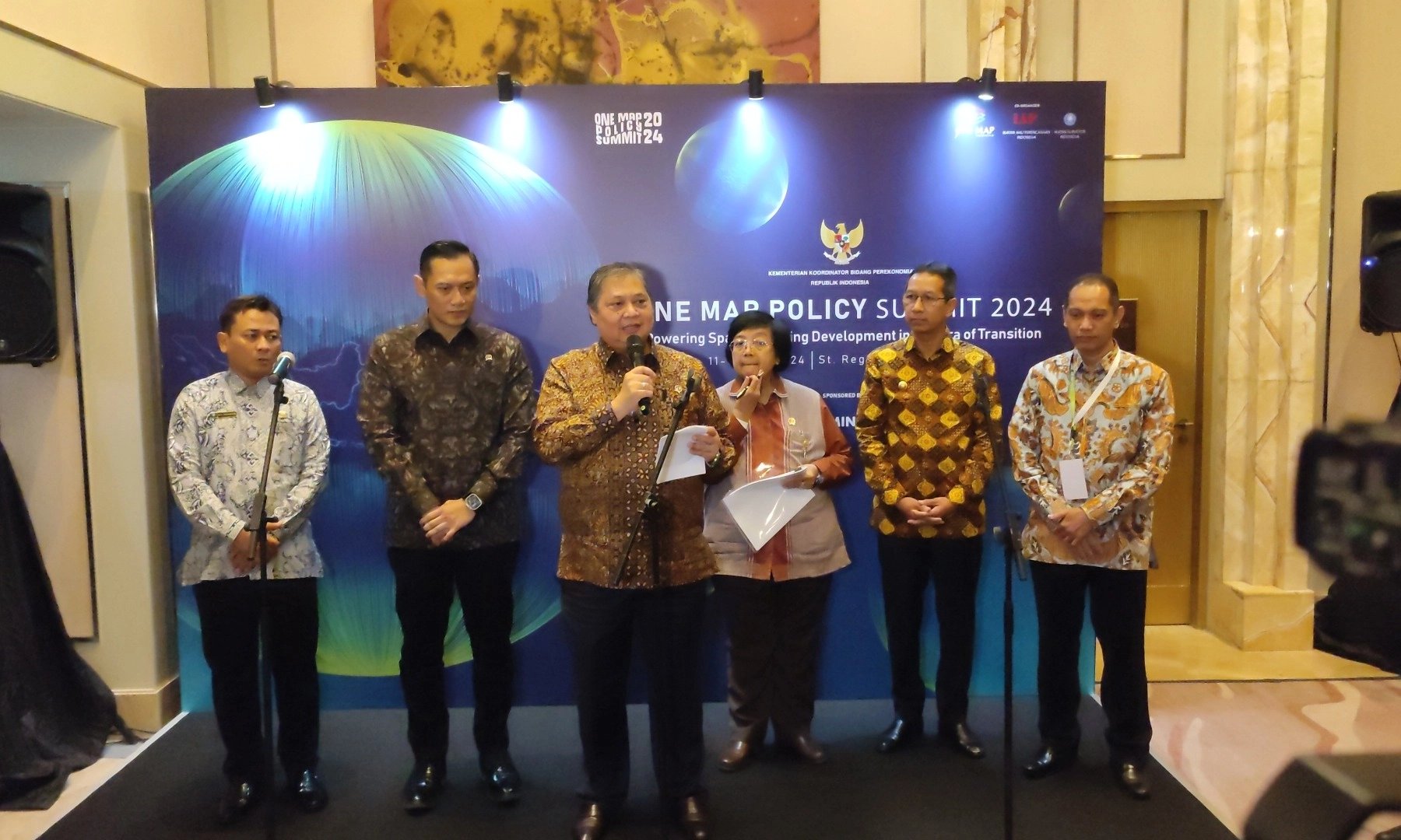 <p id="isPasted">Airlangga: Indonesia Tak Gentar Hadapi Keberadaan KEK Baru Negara Lain</p>