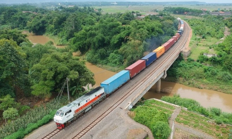 <p id="isPasted">KAI Daop 1 Jakarta Angkut 1,8 Juta Ton Barang Pada Semester I 2024</p>