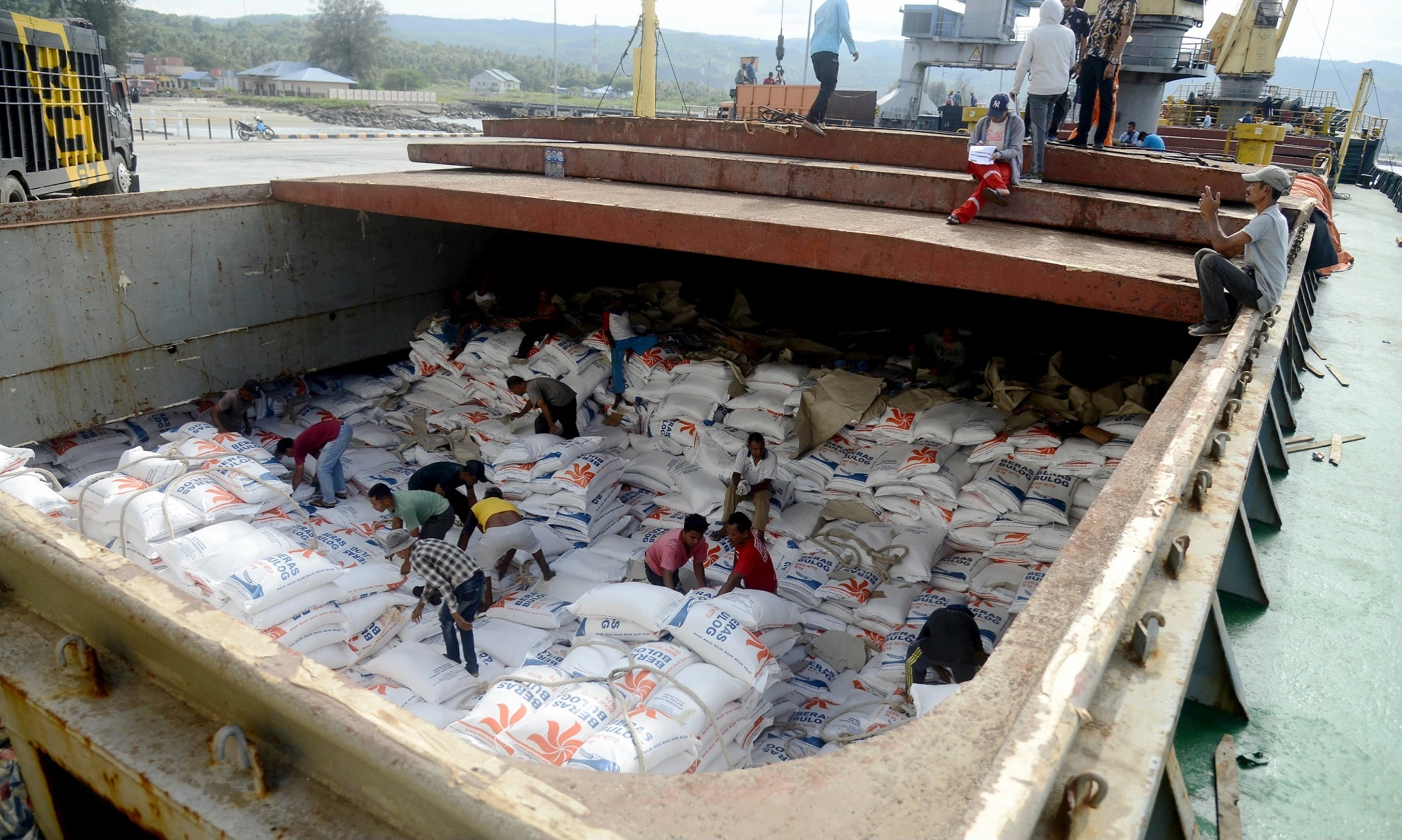 <p id="isPasted">Ramai Isu <em>Mark Up</em> Harga Impor Beras, Perusahaan Vietnam Buka Suara</p>