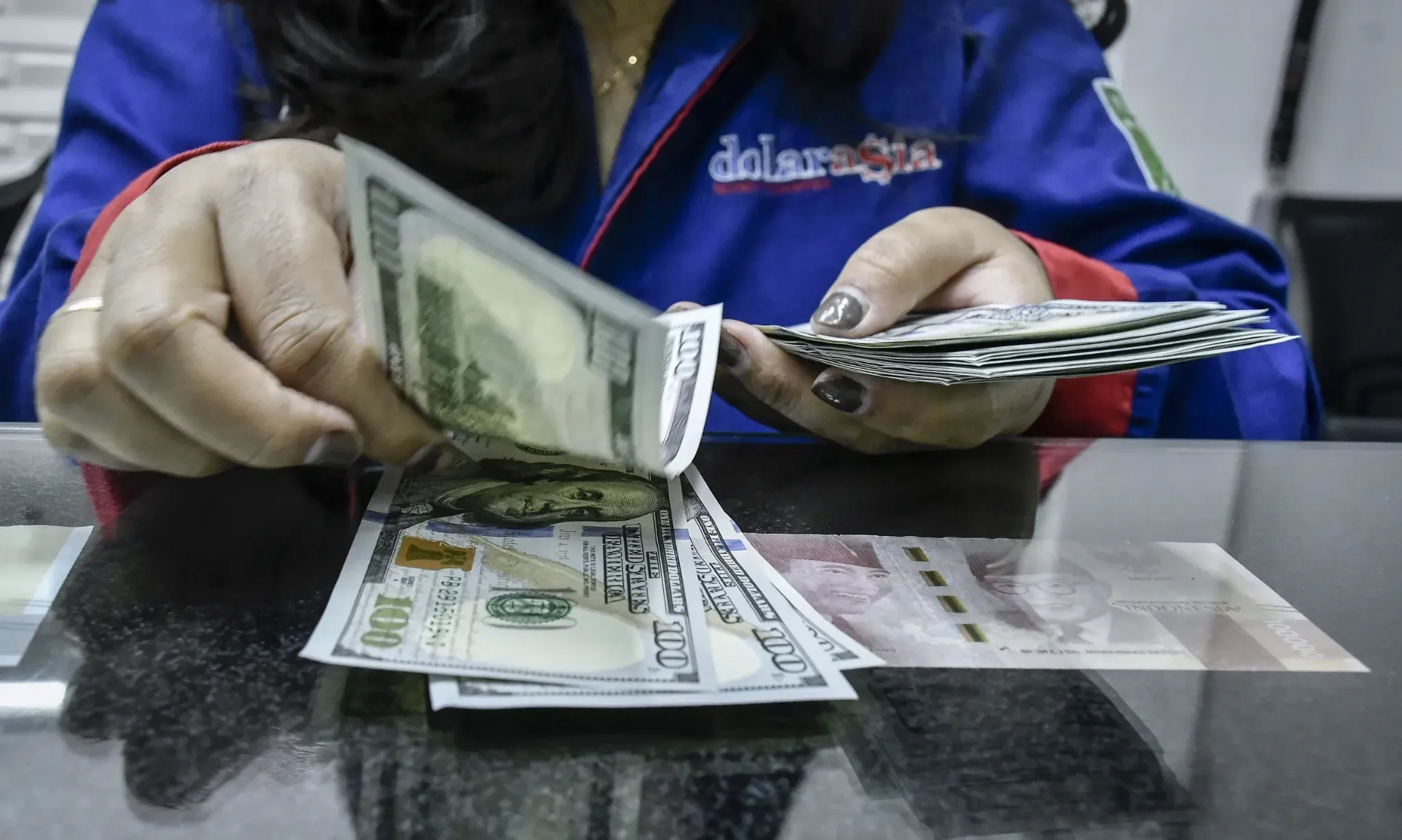 <p id="isPasted">Anjlok, Asing Cuma Beli Instrumen Investasi Rp0,69 T Pekan ini</p>