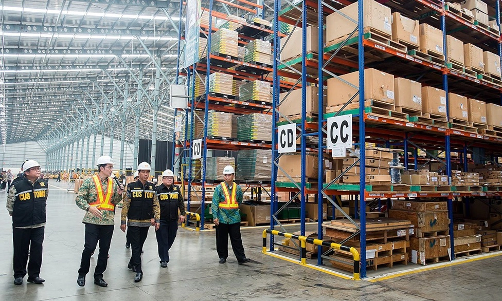 <p id="isPasted">Miliki Pusat Logistik Berikat, Ini Kemudahan Industri Logistik</p>