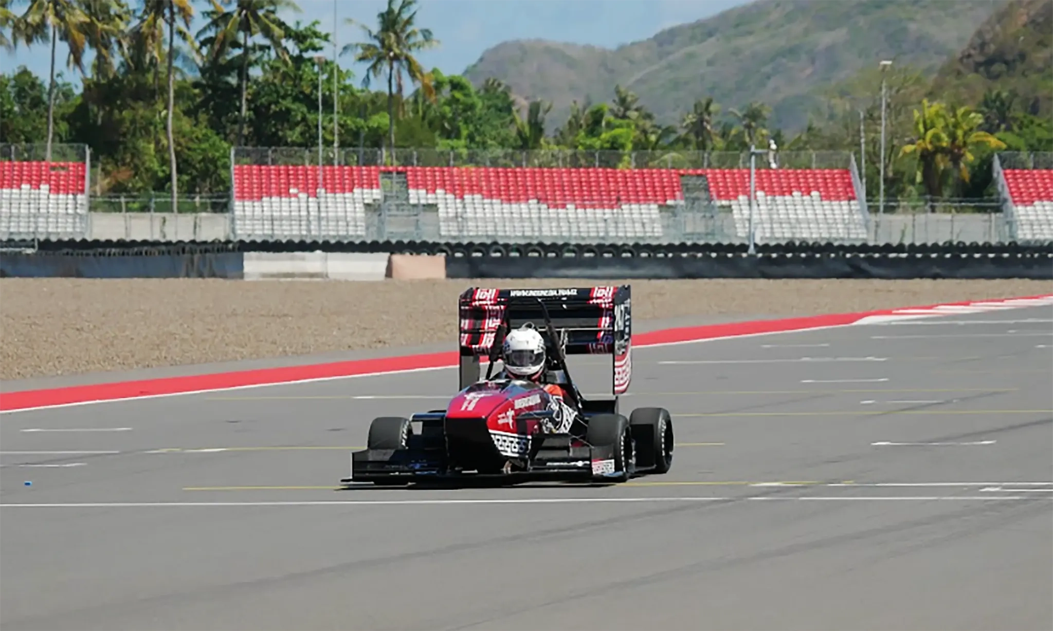 <p>Tim Bimasakti UGM Bawa BM-13 Berlaga Di Formula Student Spain 2024</p>