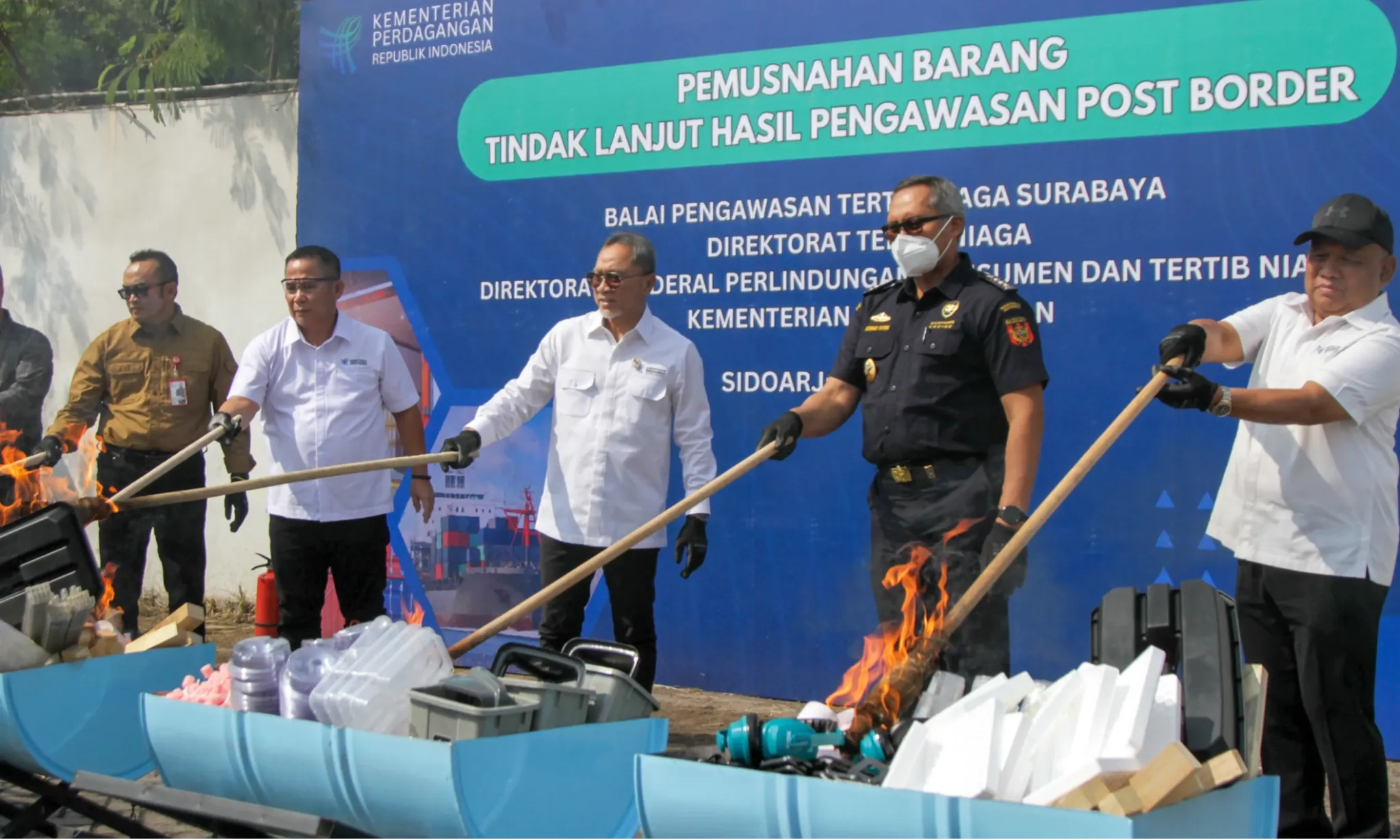 <p>Kemendag Musnahkan 8 Jenis Produk Impor Ilegal Senilai Rp5,3 Miliar</p>