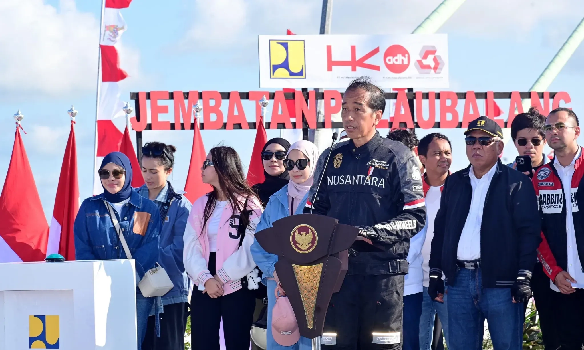 <p>Pengamat Kritik Jokowi Ajak Selebritas ke IKN</p>