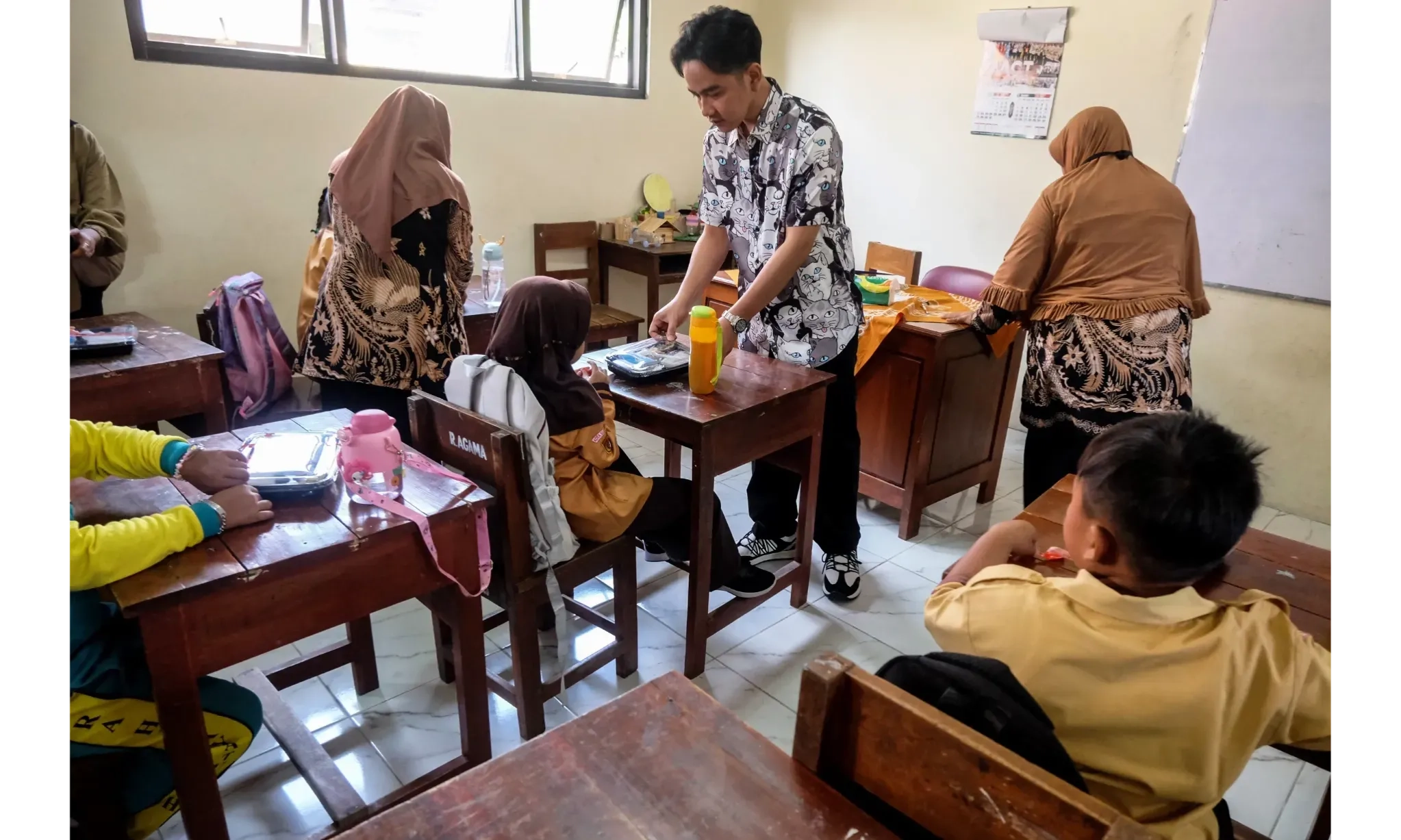 <p id="isPasted">Prabowo-Gibran Jamin Program Makan Bergizi Gratis Untungkan UMKM</p>