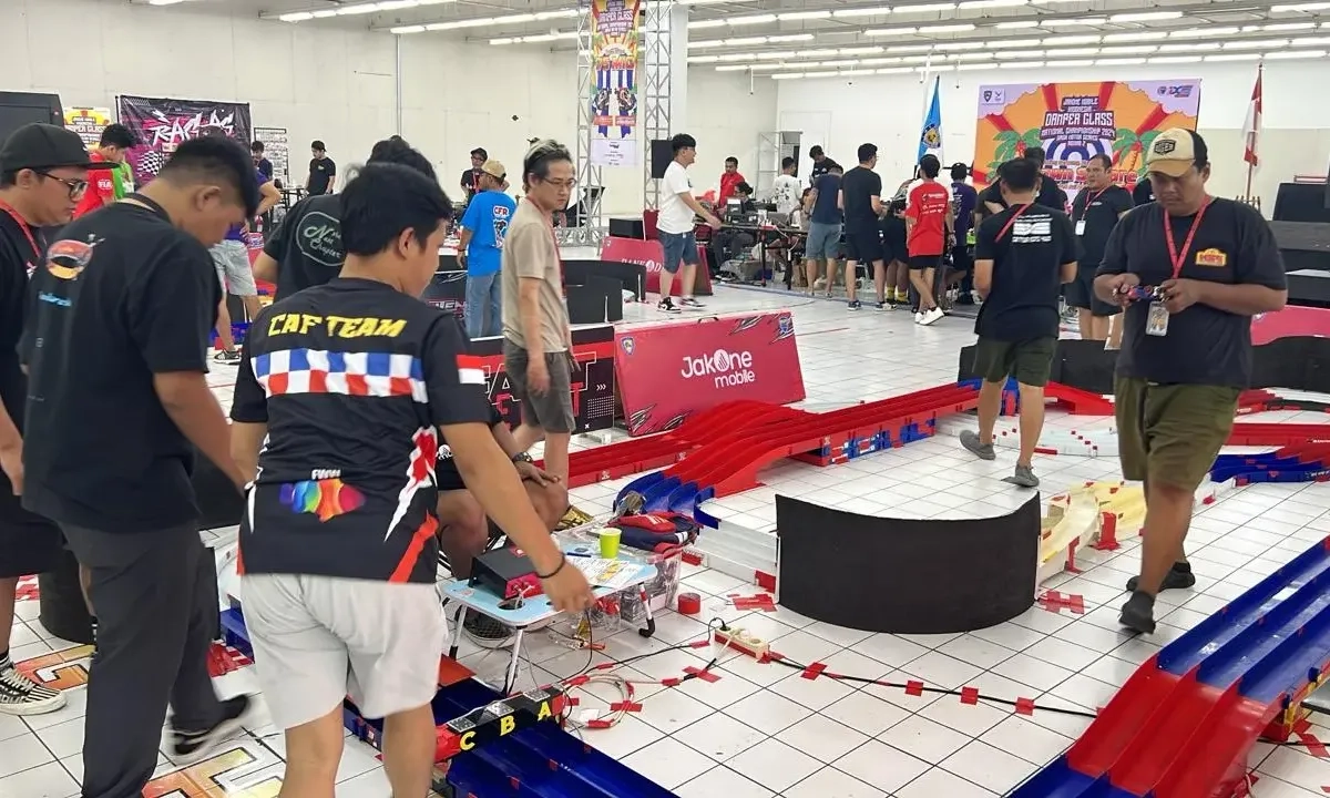 <p>Genjot Transaksi Nontunai, Bank DKI Gandeng Komunitas Mini 4WD</p>