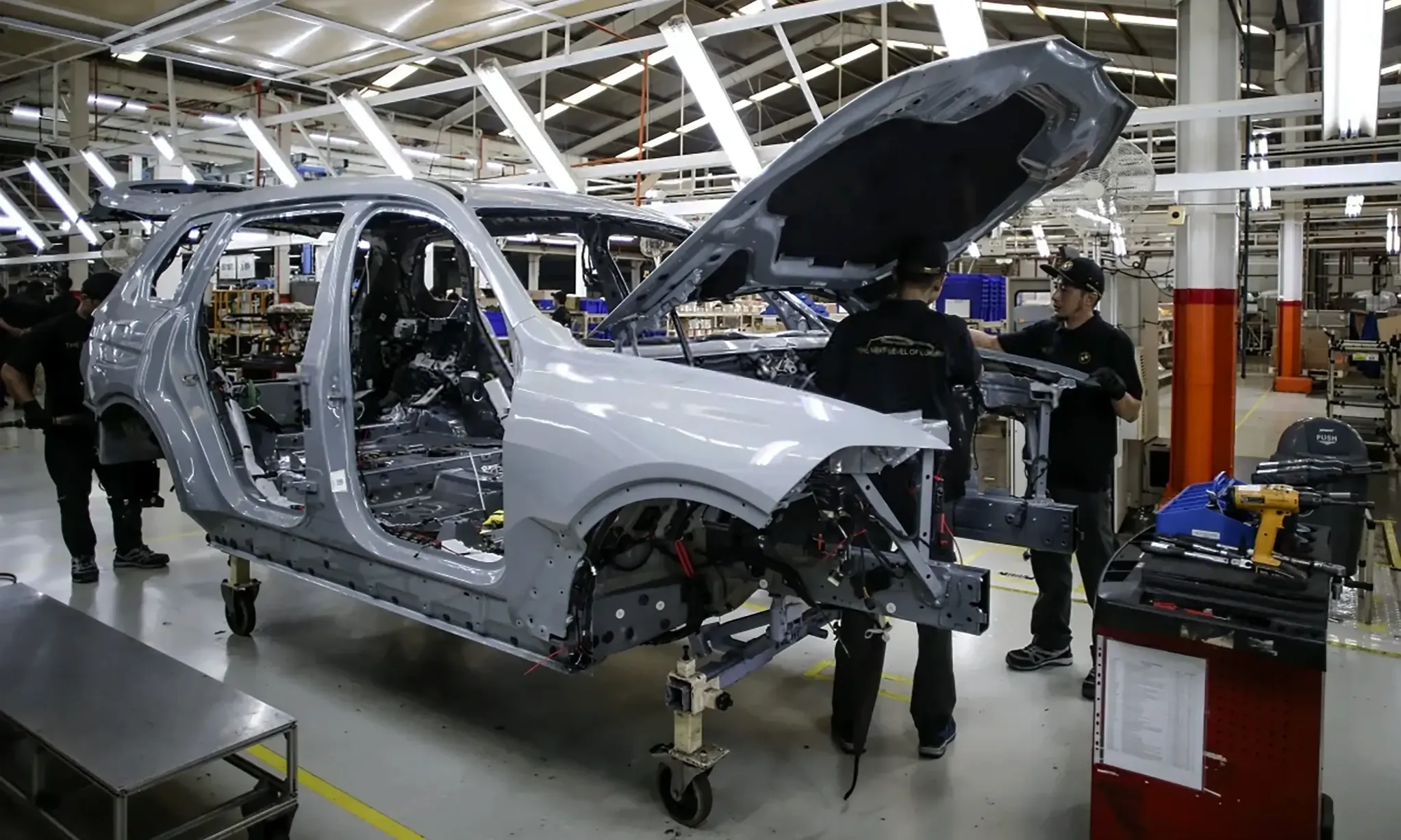 <p id="isPasted">PMI Manufaktur Indonesia Tergelincir ke Wilayah Negatif di 49,3</p>