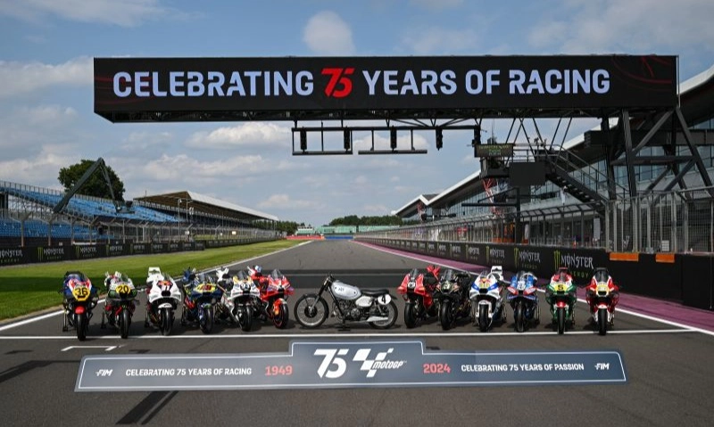 <p>Livery Retro Warnai Selebrasi 75 Tahun MotoGP Di Sirkuit Silverstone&nbsp;</p>