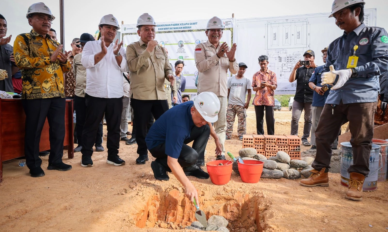 <p>Teten: Minyak Makan Merah Bawa Kesejahteraan Bagi Petani </p>