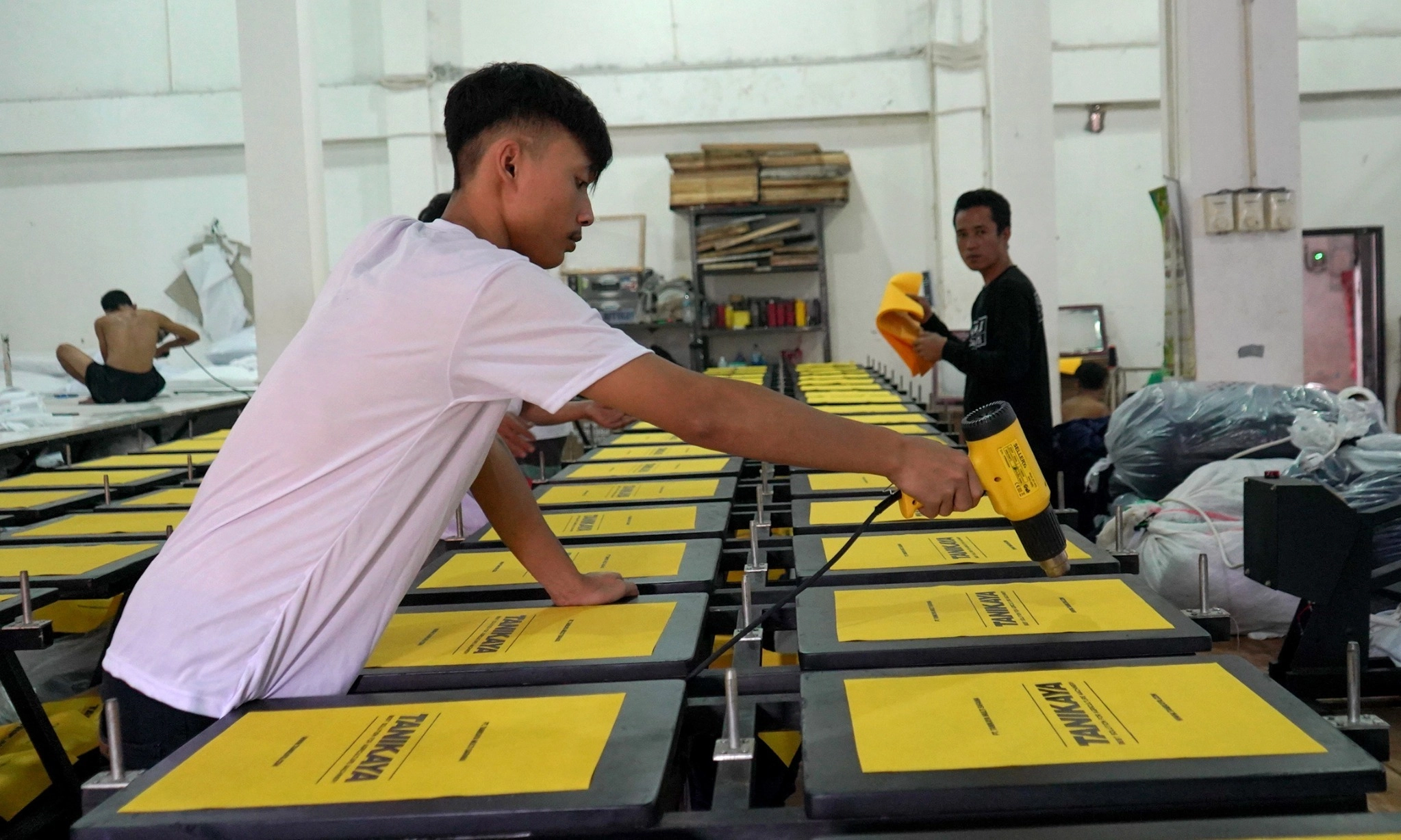 <p id="isPasted">KemenKopUKM: Lahirkan UMKM Sektor Riil di Era Digital</p>