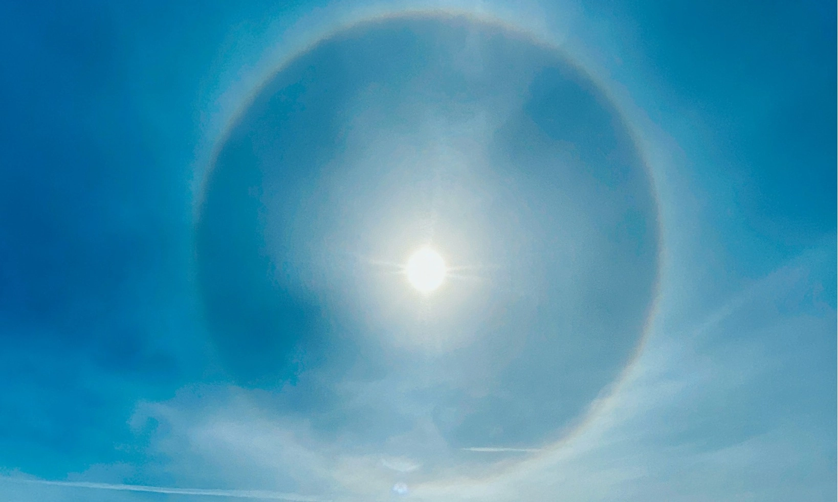 <p>Mengenal Lebih Jauh Fenomena Halo Matahari</p>