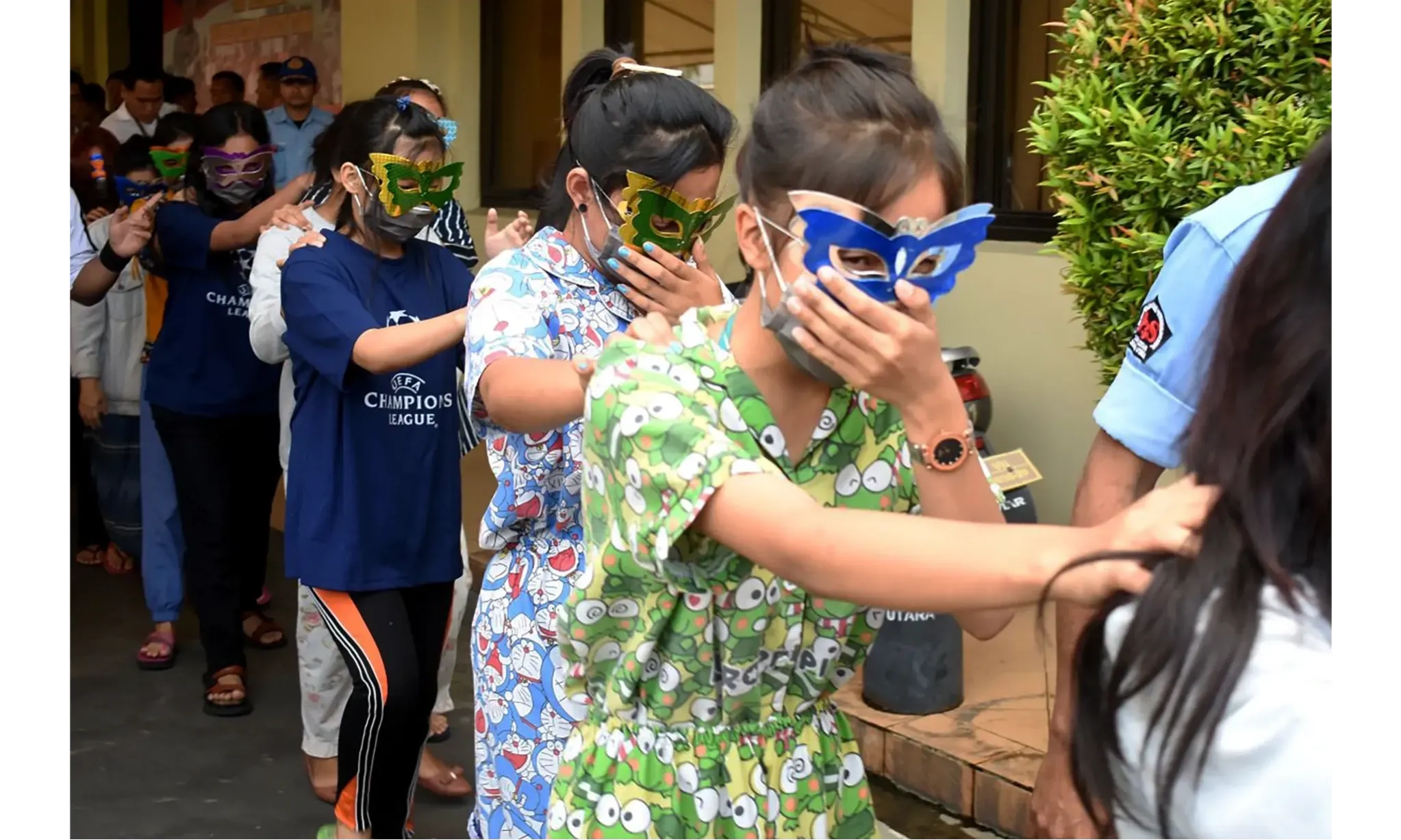 <p id="isPasted">Mirisnya Penjaja Cinta Berusia Belia</p>