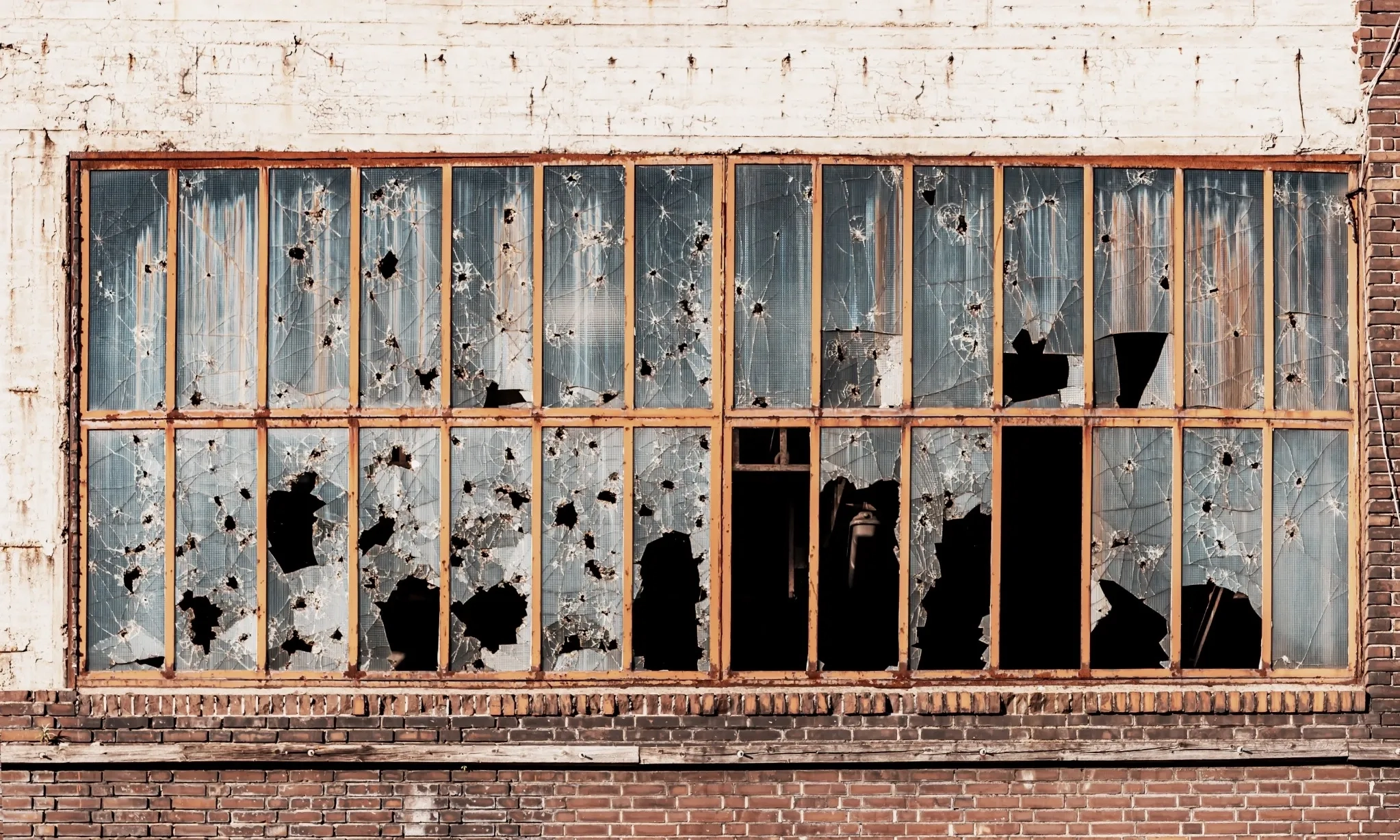 <p><em>Broken Windows Theory</em>: Ketidakteraturan Mendorong Kejahatan</p>