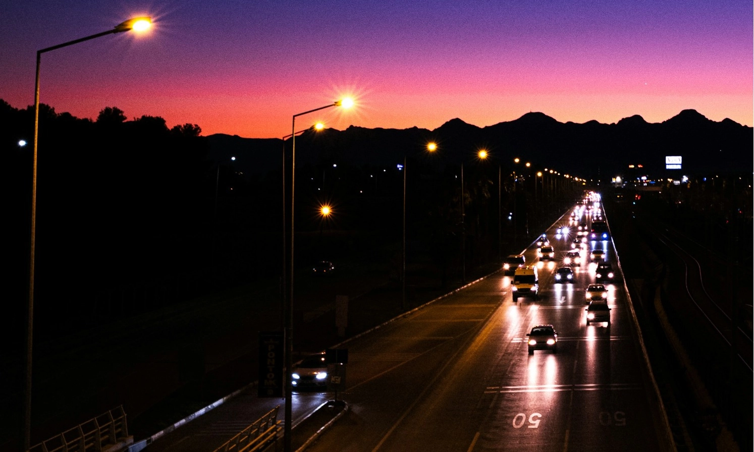 <p>4 Kunci Dasar Aman Berkendara Di Jalan Tol</p>