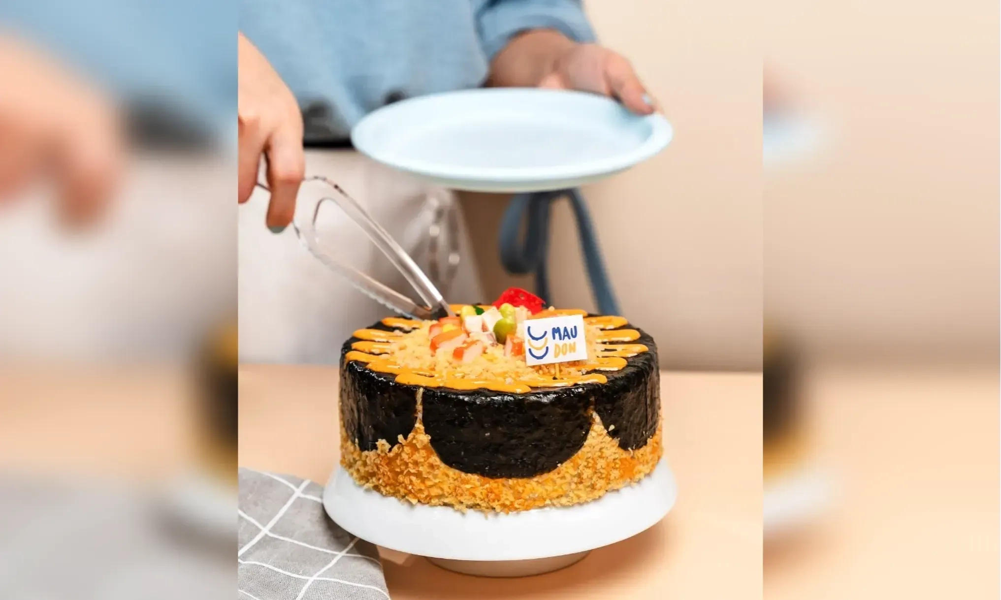 <p id="isPasted">Maudon.id, Gurihnya Cuan Bisnis Mentai Cake</p>