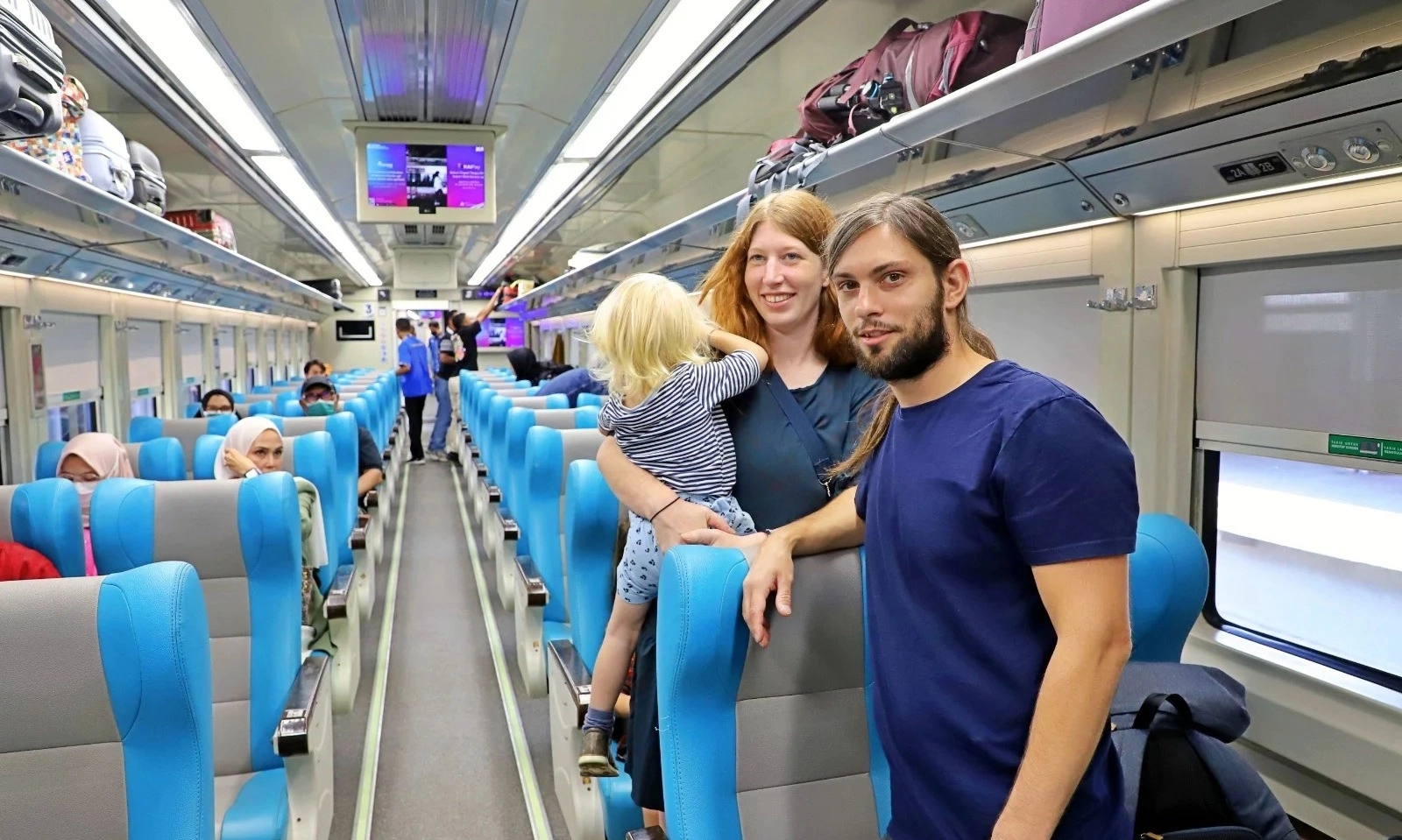 <p>Kereta Api Jarak Jauh Makin Diminati Wisman</p>