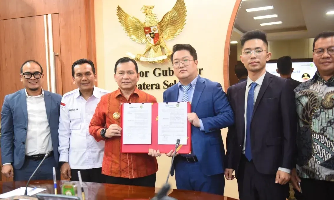 <p>China Akan Bangun PLTS Berkapasitas 300 MW Di Sumsel</p>