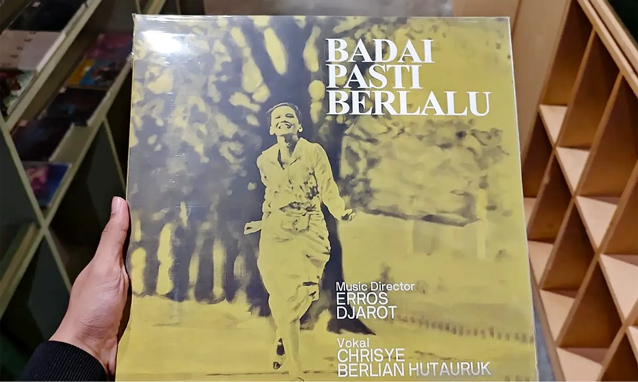 <p>Album <em>Badai Pasti Berlalu</em> Dirilis Ulang Dalam Bentuk&nbsp;<em>Vinyl</em></p>