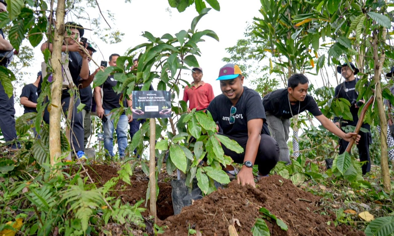 <p>Berdayakan Masyarakat, KTH Giri Amerta Lakukan Pelestarian Lingkungan</p>