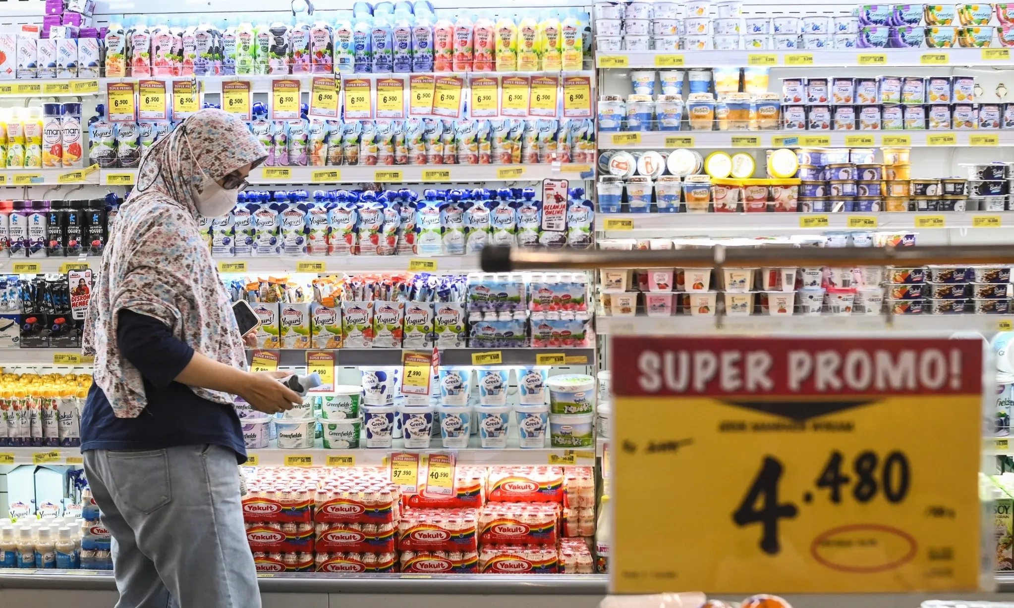 <p id="isPasted">BPS: Kelas Menengah RI Berisiko Turun Kelas Ke Kategori Rentan Miskin</p>