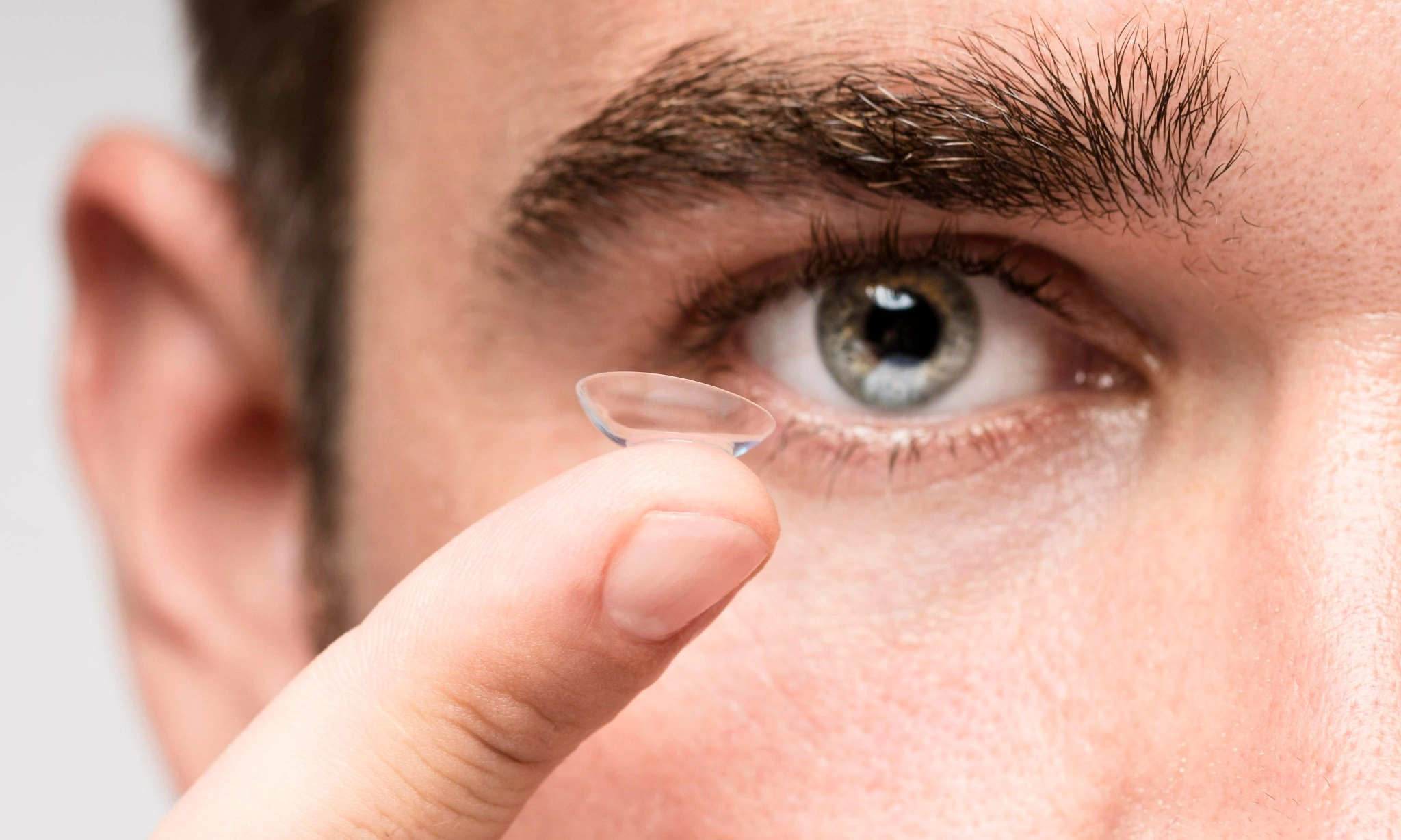 <p>Gunakan <em>Softlens</em> Saat Mandi Dan Renang Berisiko Sebabkan Infeksi Mata</p>