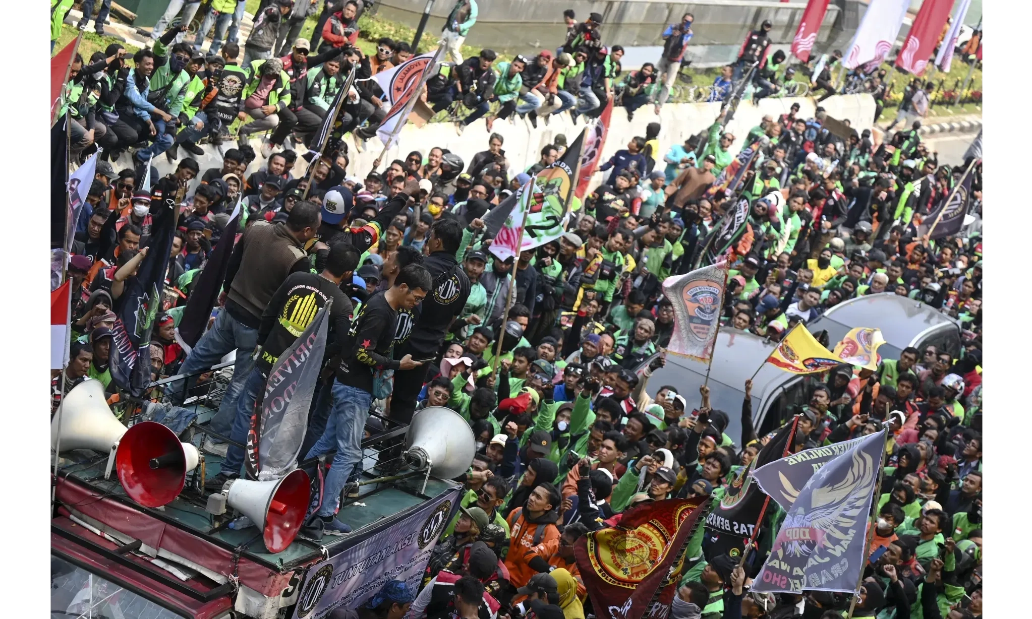 <p>Ekonom: Legalitas Pengemudi Ojol Renggut Fleksibilitas Jam Kerja</p>