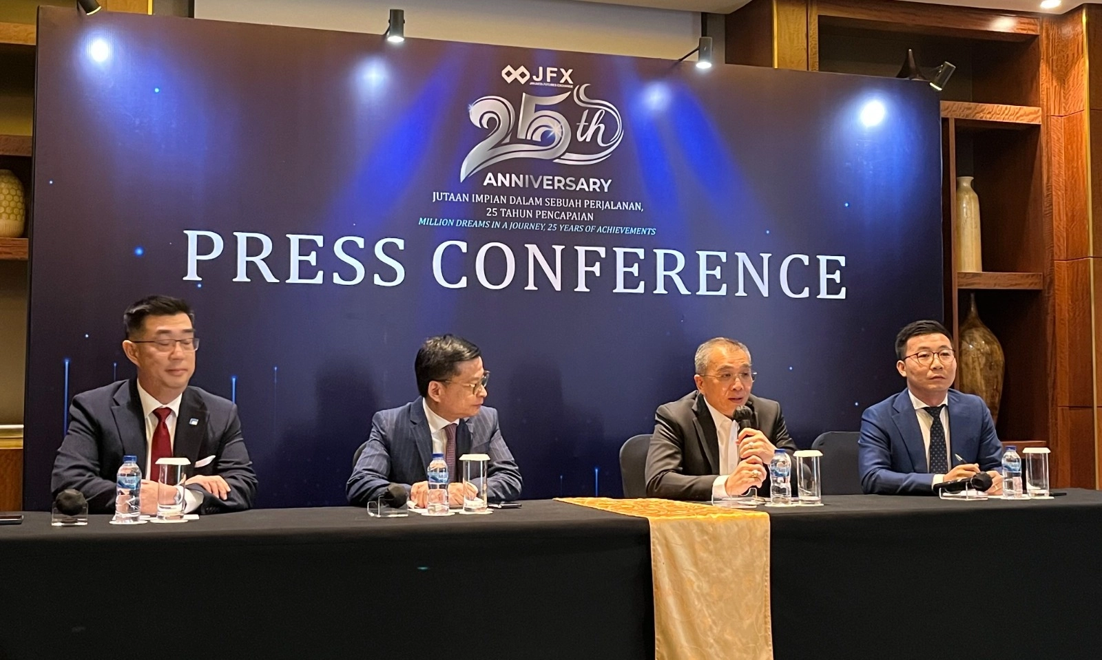 <p id="isPasted">JFX Ingatkan Calon Investor: Pahami Dulu, Baru Terjun</p>