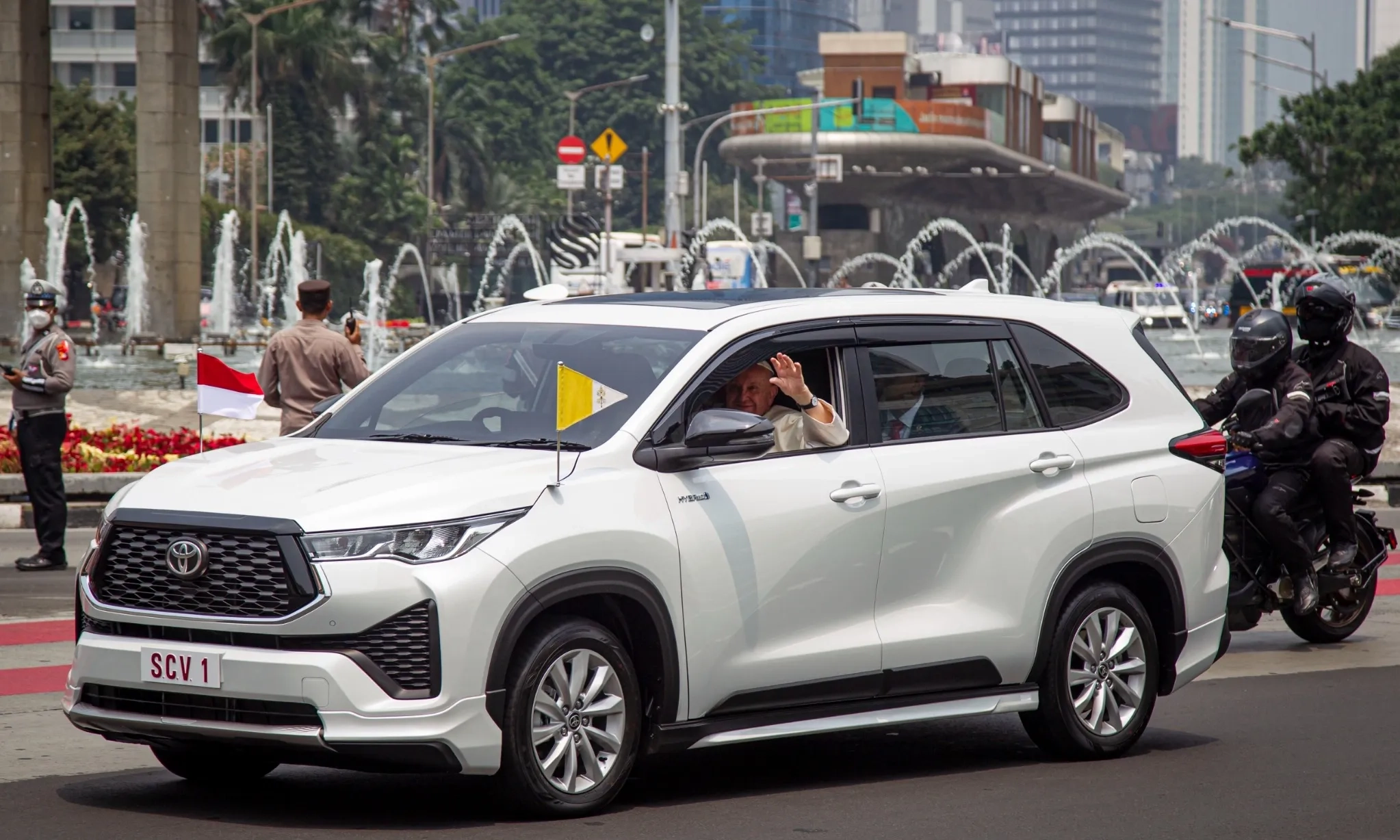 <p>Penjelasan Kemenag Terkait Imbauan <em>Running Text&nbsp;</em>Azan Magrib Saat Misa Akbar</p>