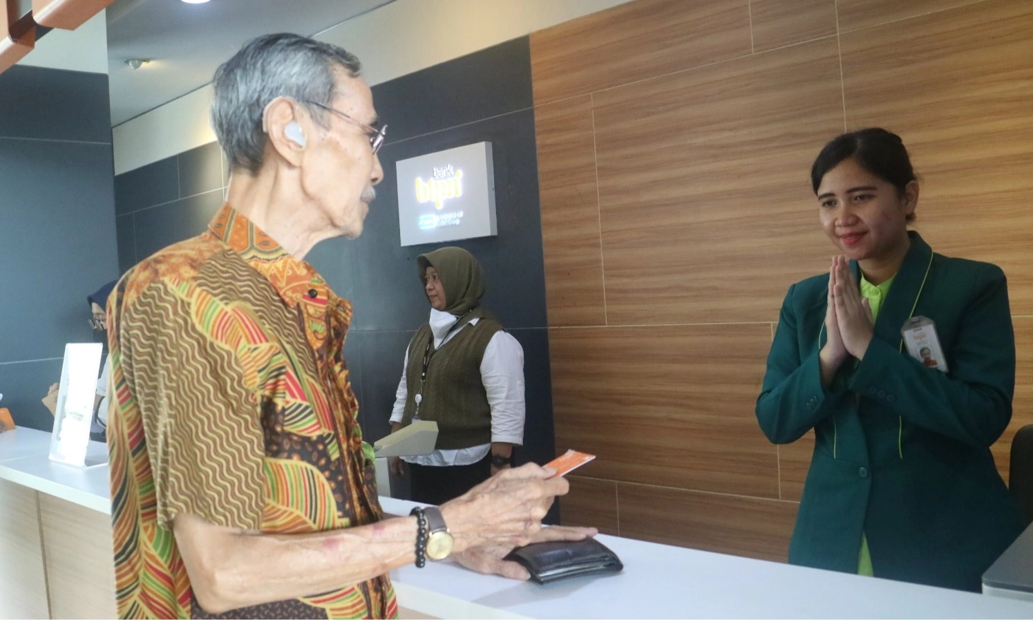 <p id="isPasted">Hari Pelanggan Nasional, Bank BTPN Berdayakan Nasabah Purnabakti</p>