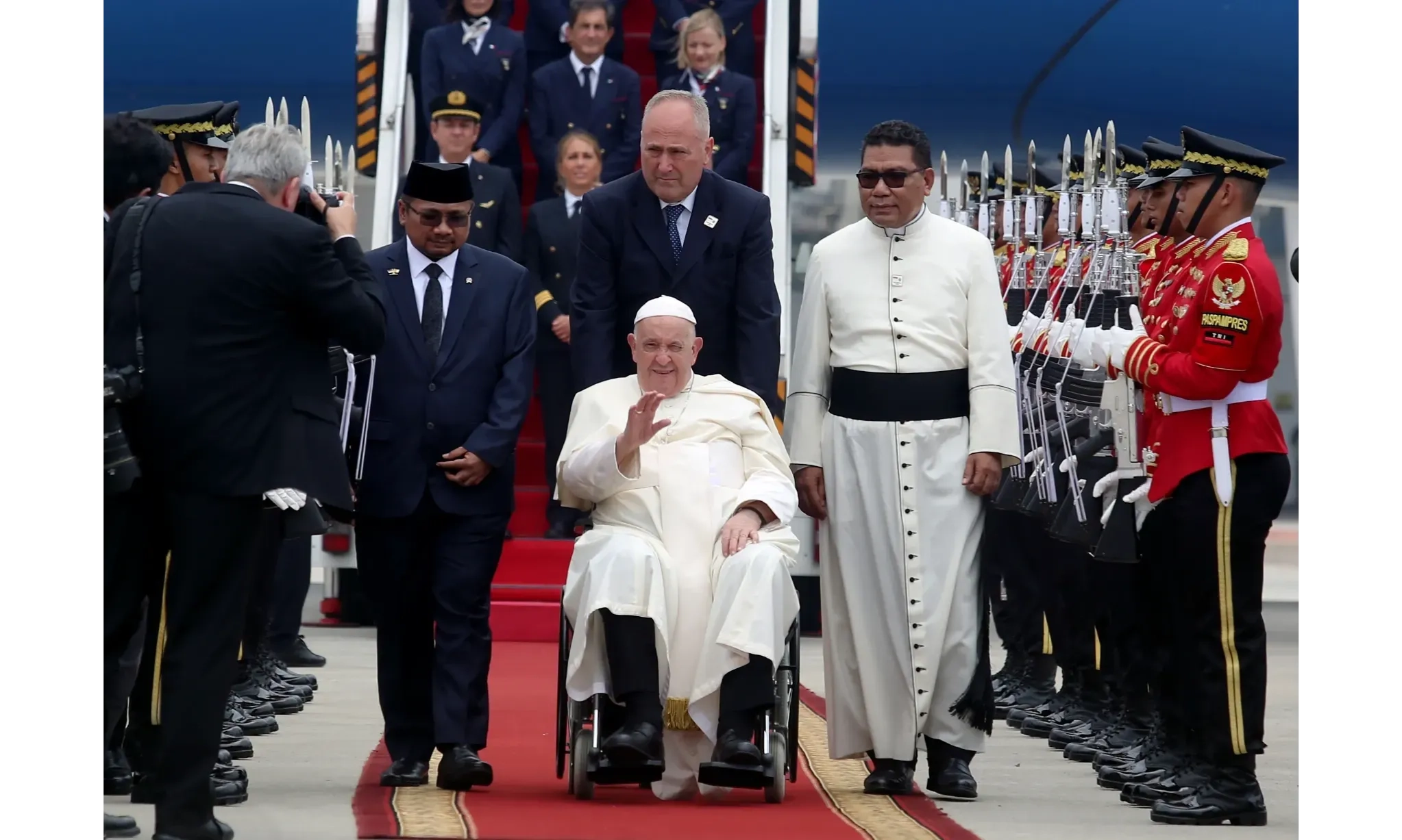 <p>Anggota DPR Nilai&nbsp;<em>Running Text</em> Azan Magrib Saat Misa Akbar Untuk Jaga Toleransi</p>