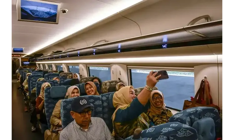 <p>Kereta Cepat Whoosh Telah Layani 5 Juta Penumpang</p>