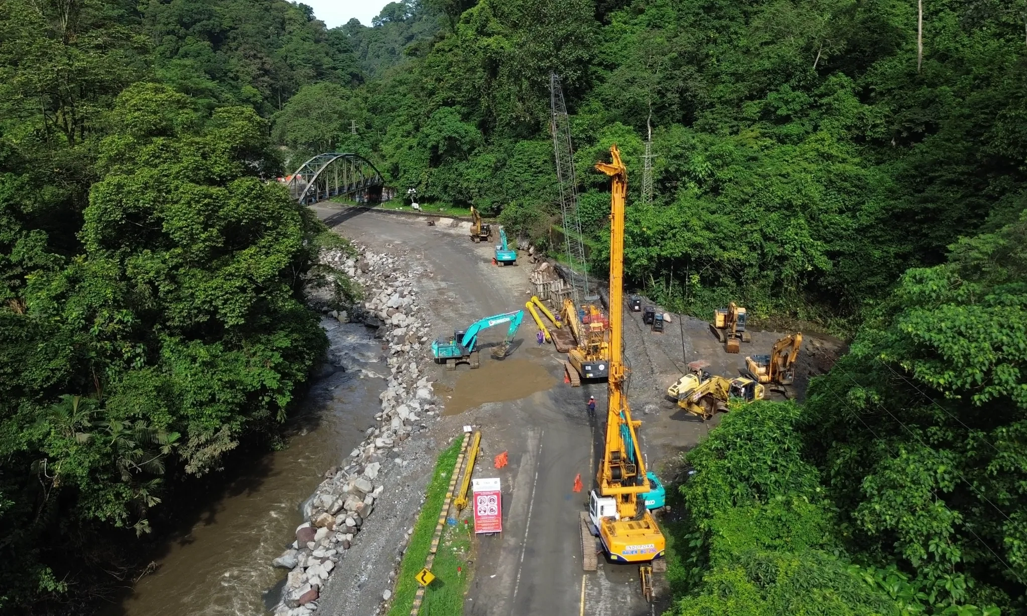 <p id="isPasted">Gelontorkan Rp13 T, PUPR Targetkan 104 Km Jalan Nasional Baru di 2025</p>