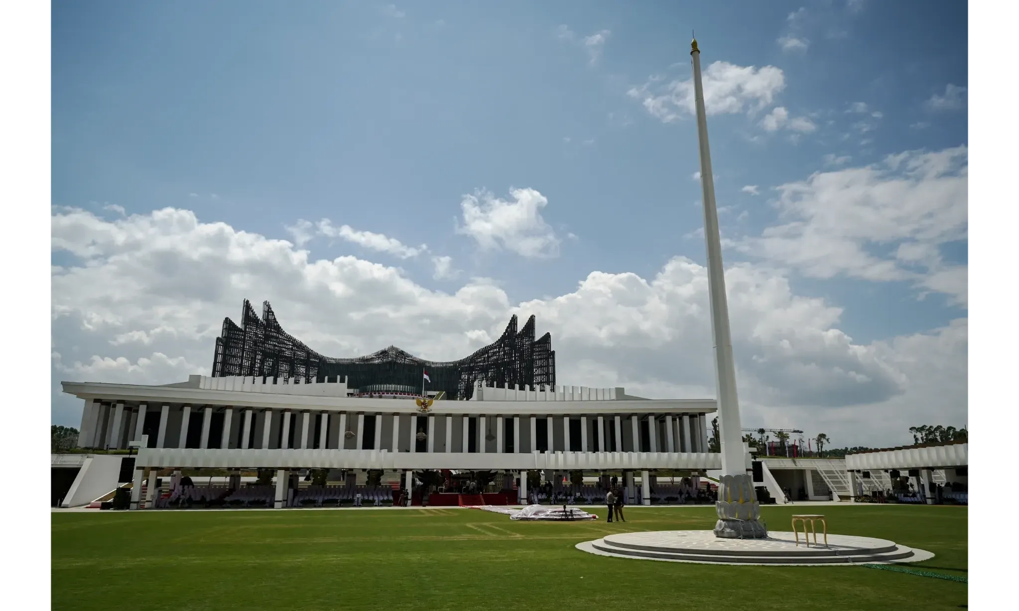 <p>Jokowi Tetap Kunjungi Daerah Meski Berkantor Di IKN</p>