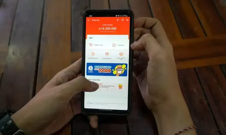 <p>Indef: Antisipasi Kredit Macet <em>Paylater&nbsp;</em>Di Tengah Penurunan Daya Beli</p>