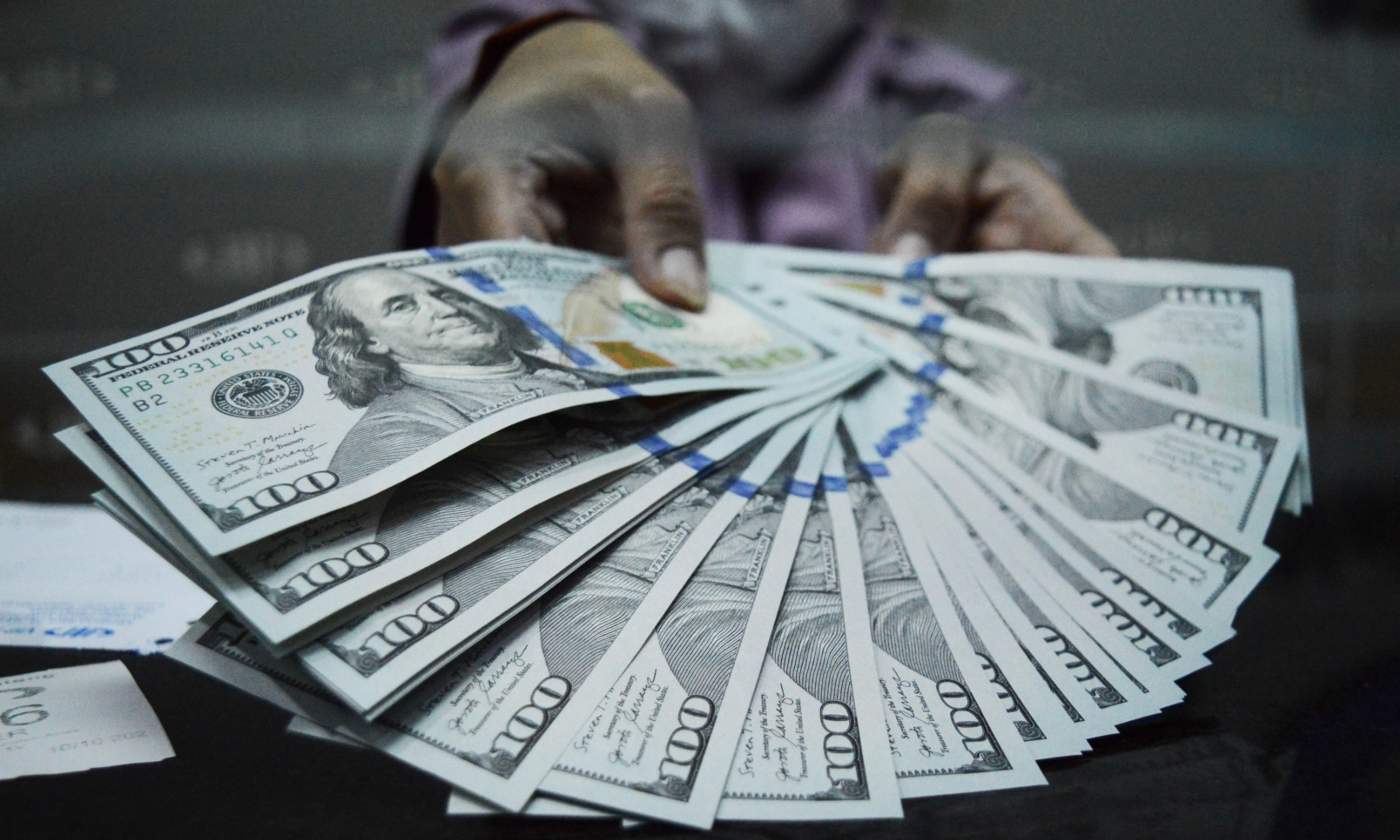 <p id="isPasted">BI: Pekan Ini Asing Masih Lepas Instrumen Investasi RI Rp1,31 T&nbsp;</p>