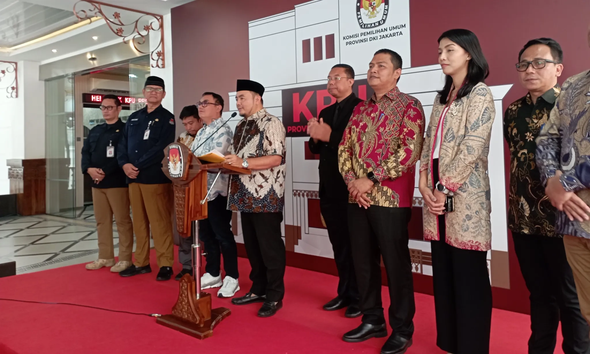 <p>Pilkada Serentak 2024 Butuh 3 Juta Anggota KPPS</p>