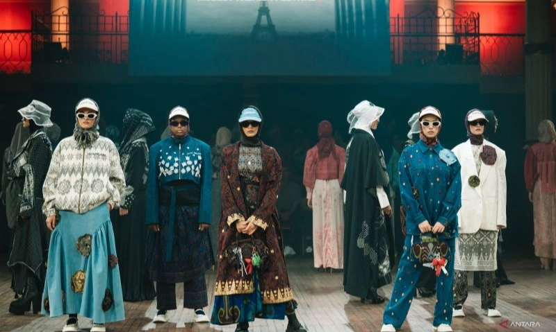 <p>IN2MF Paris Sukses Perkenalkan Wastra Tanah Air Di Pasar Global</p>
