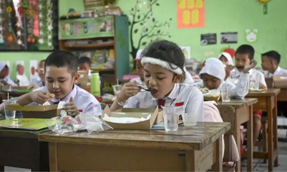 <p>Program Makan Bergizi Gratis, DPR Tekankan Pentingnya Sinkronisasi Data Sekolah</p>