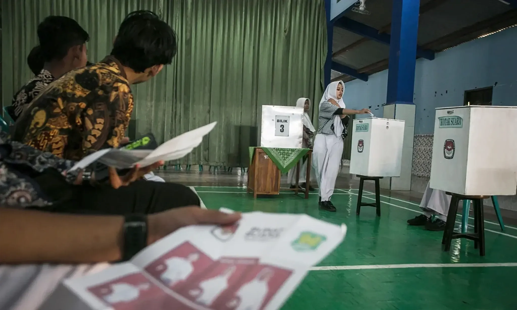 <p>Bawaslu Nilai Coblos 3 Paslon Tidak Dapat Dibenarkan&nbsp;</p>