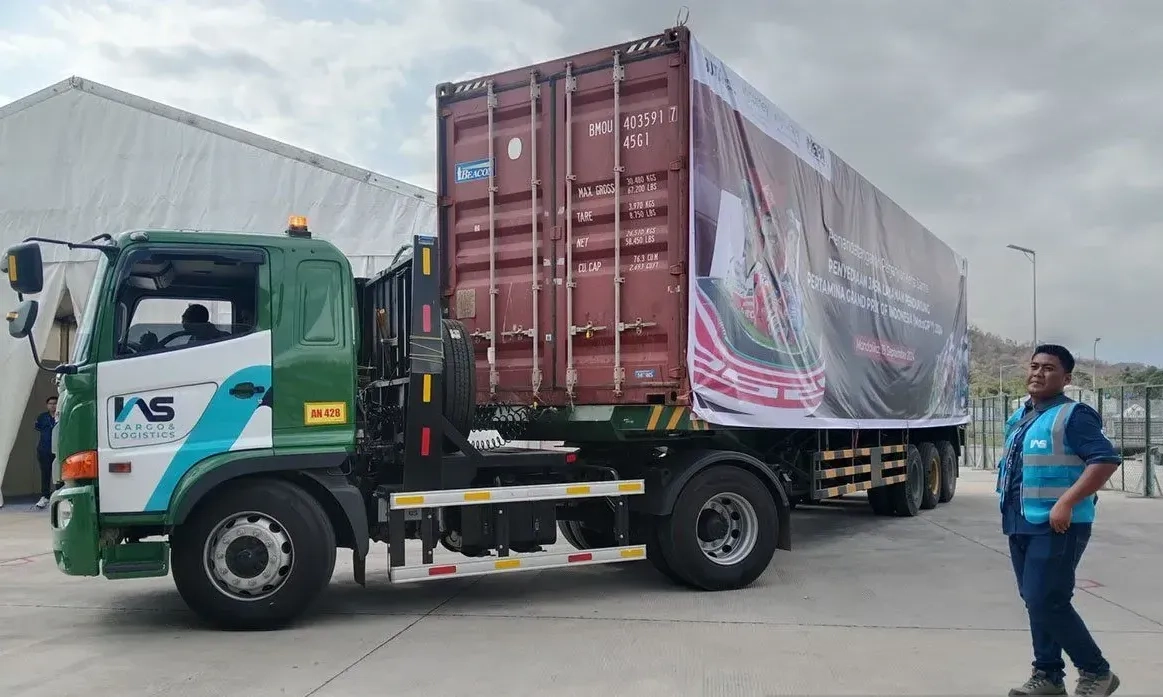 <p>Logistik Ajang MotoGP Indonesia Mulai Berdatangan Di Mandalika</p>